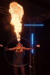 spectacle femme seins nus qui crache du feu en Poitou-Charentes