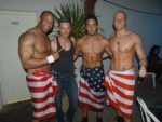 3 chippendales avec drapeaux USA en Charente-Maritime 17