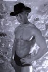 photographie stripteaseur avec chapeau de cowboy à Caen